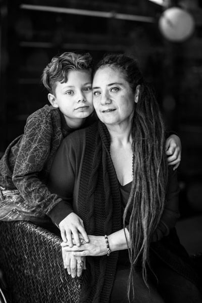 Portret Susanne Abrahams met zoon