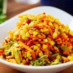 salade van lauwwarme past met groenten