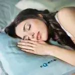 Matrasreiniging - vrouw slaapt op schoon en hygiënisch matras
