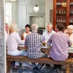 Kookclub - Groep mensen eet samen