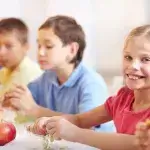 Kinderen met fruit